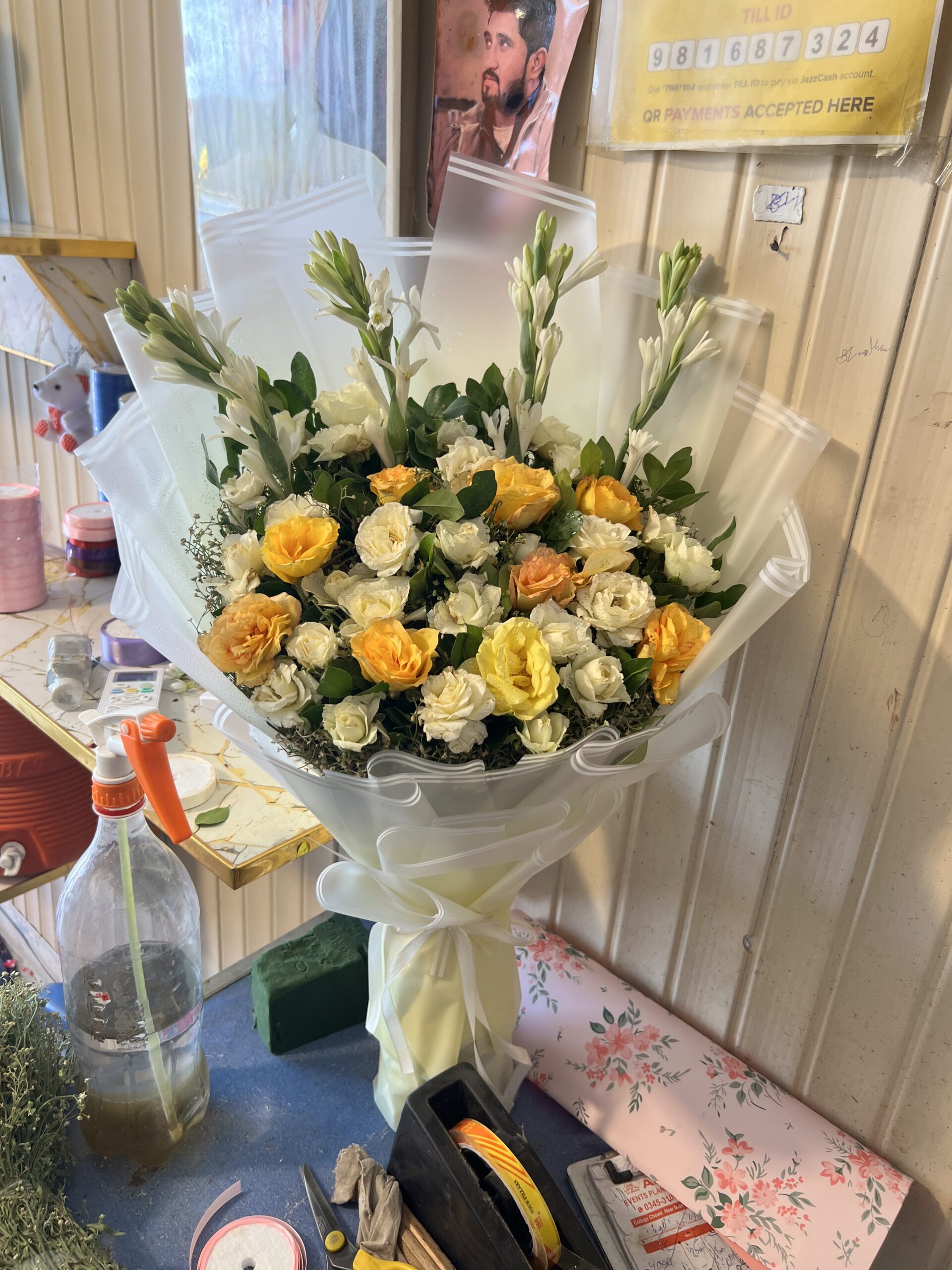IMG_1481 Importad packing & flowers bouquet - Image 1