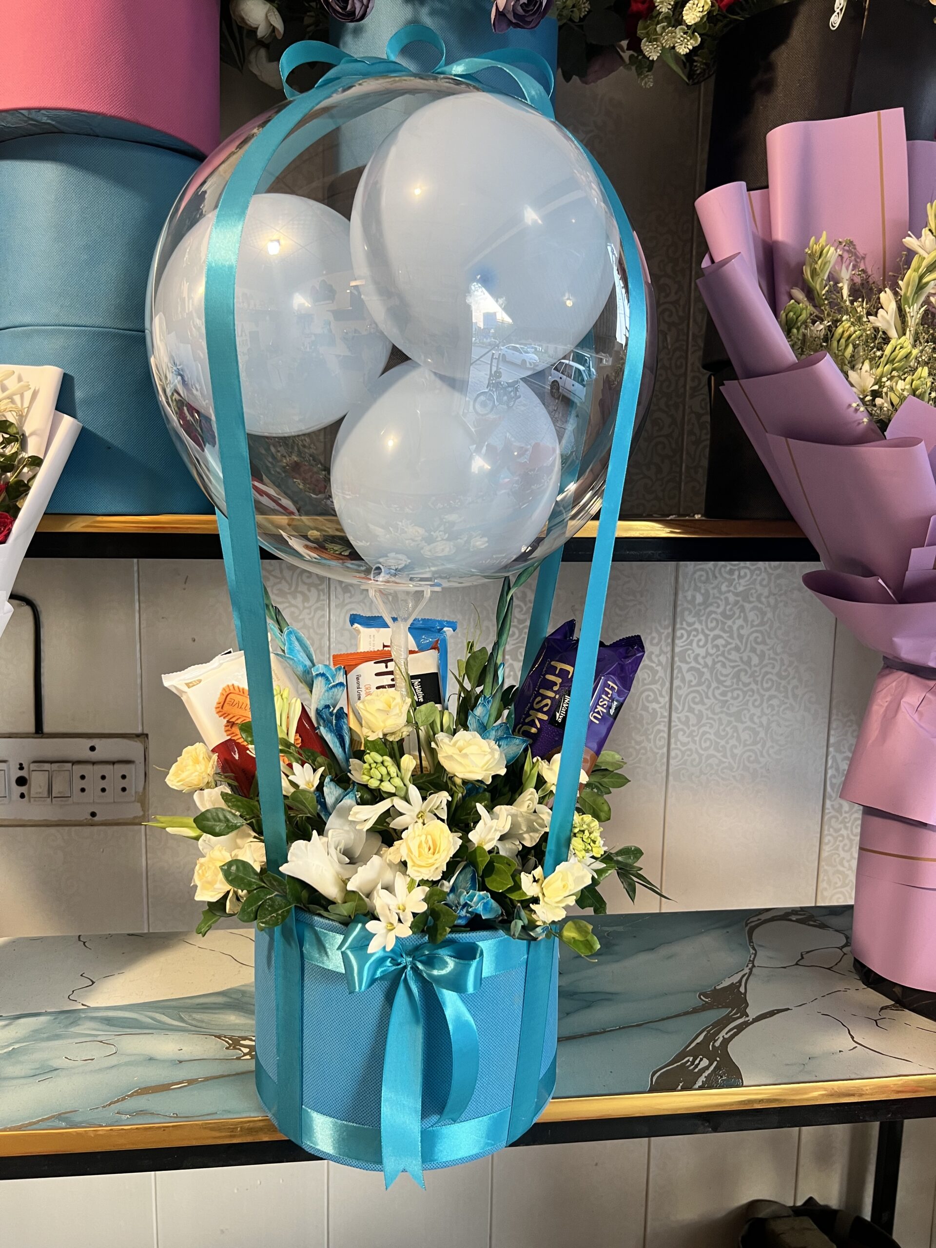 IMG_1494 Balloons bouquet with chocolates - Image 1