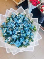 Blue flowers with importad papar bouquet 💐