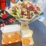 White/pink flower bouquet